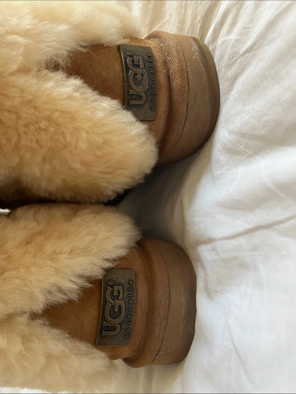UGG Maylin chestnut suede and Sherling boots in excellent condition size 8